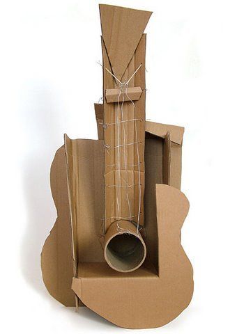 Guitare en carton