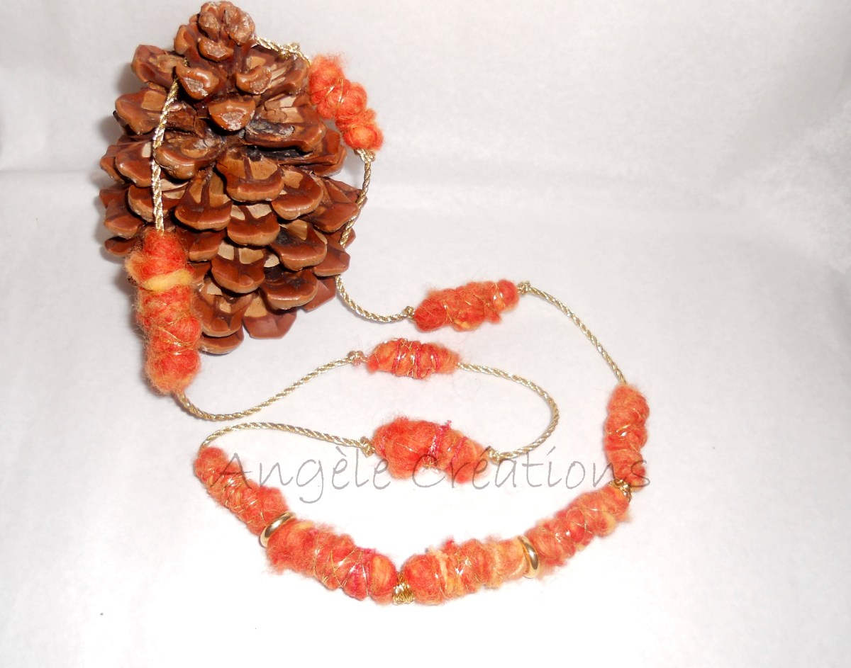 collier laine boullie orange et or