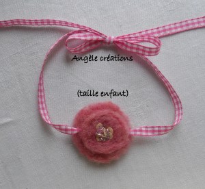 collier "Douceur" rose en pure laine pour enfant (PV12€)