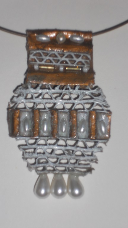 pendentif bijoux en carton