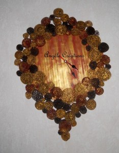 Pendule"Ovalie" en carton doré 