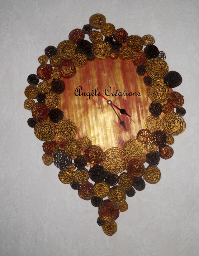 Pendule"Ovalie" en carton doré