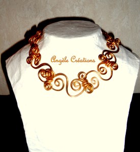 collier chaine arabesque ras du cou doré