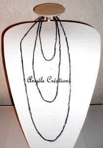 sautoir perlé gris foncé très fin crocheté - Copie