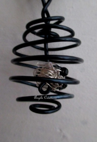 détail sautoir noir