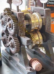 Machine à étirer le sucre au musée du Maitre Chocolatier Serge Couzicou