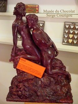 Les amoureux sculpture au musée du Maitre Chocolatier Serge Couzicou