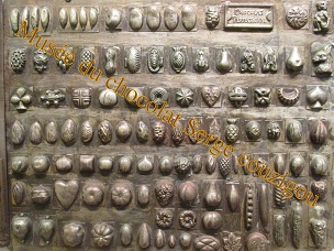 Plaques à chocolat en fer au musée du Maitre Chocolatier Serge Couzicou