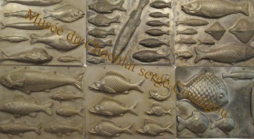 plaques de poissons d'avril au musée du Maitre Chocolatier Serge Couzicou
