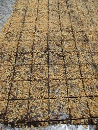 Découpe des gateaux au musée du Maitre Chocolatier Serge Couzicou