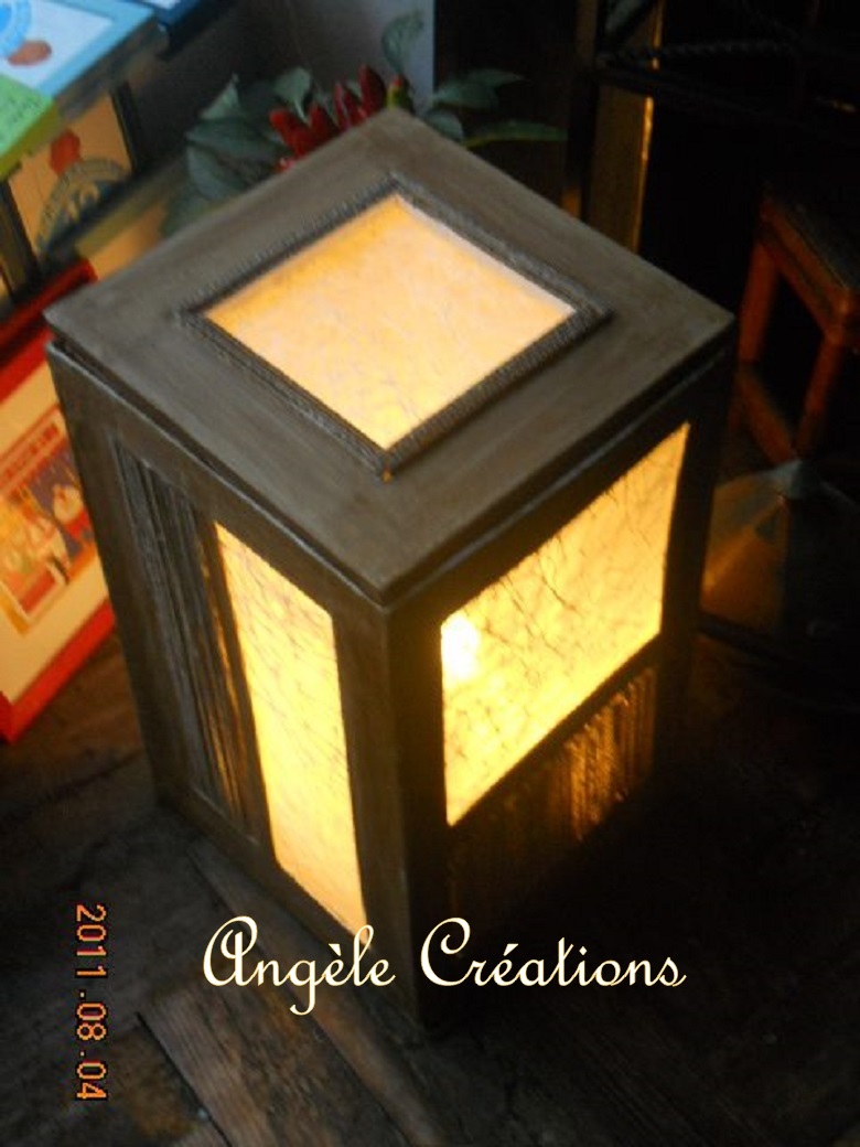 lampe cubique en carton et papier fibre