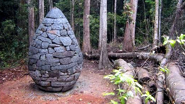 Land'art Cairn/ Oeuf en pierre