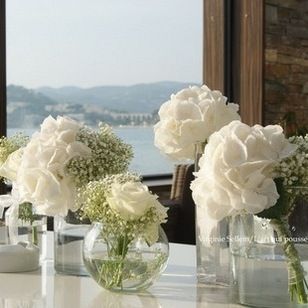 Hortensia blanc en vase boule