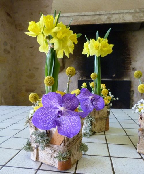 Composition florale jaune et mauve