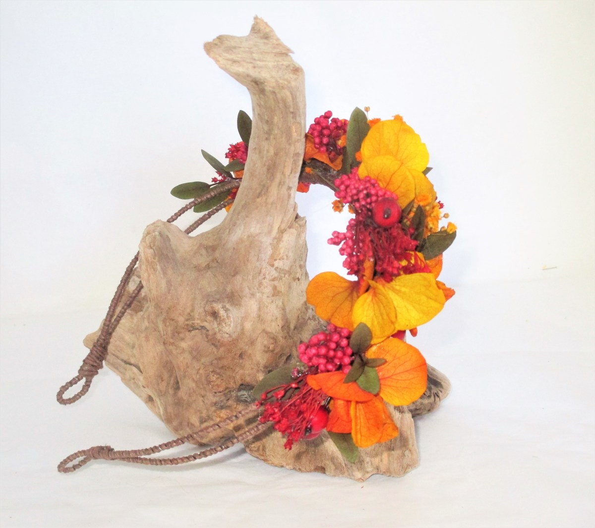 Accessoires en fleurs stabilisées colorées