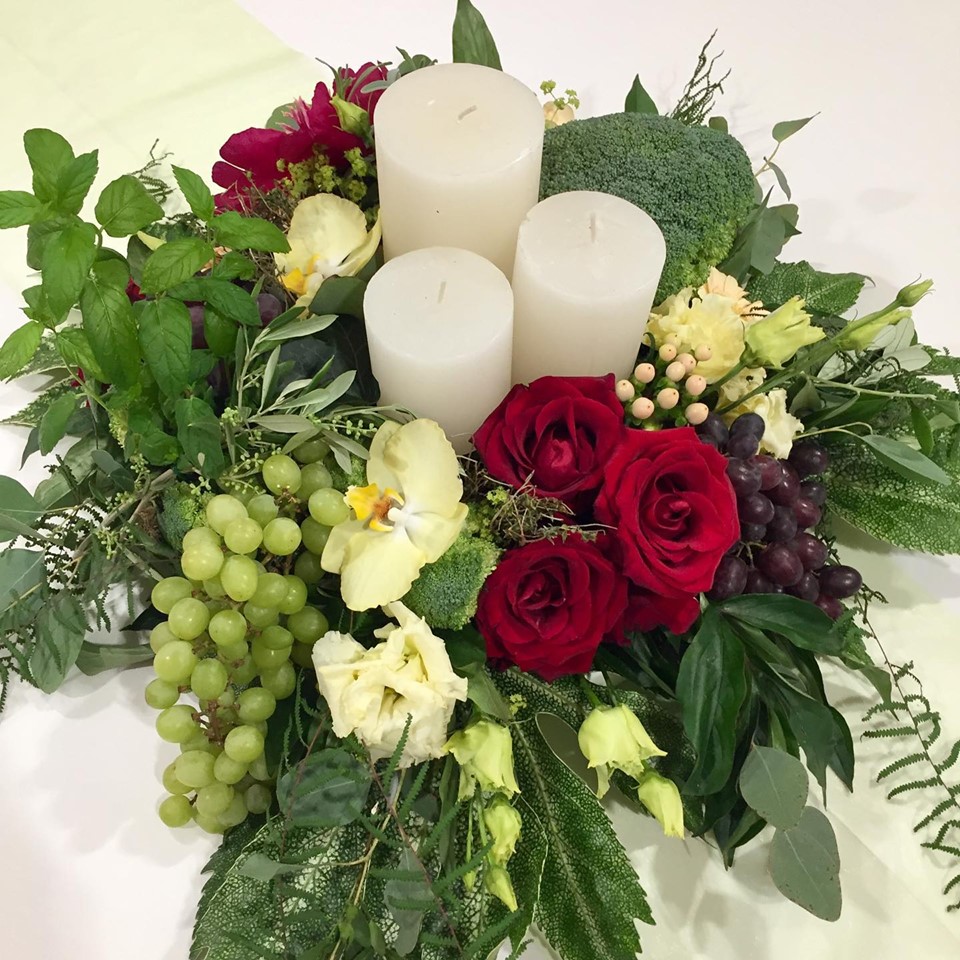 Décoration de table fleurs et raisins