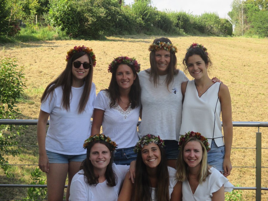 Photo souvenir d'un atelier EVJF  "Couronne de fleurs séchées"