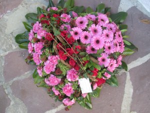 Une pièce de deuil importante le cœur  s'adresse aux très proches du défunt/ entre 200 et 350€ 