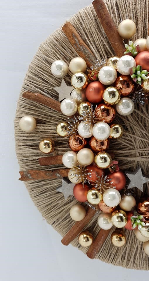 Mariage de la laine et des boules de noël
