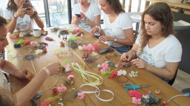 Jeunes femmes créatives en EVJF