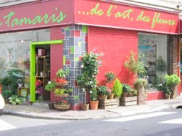 Et voilà , le tout de la boutique est fait. Vue de l'extérieur une jolie collection de plantes aussi!