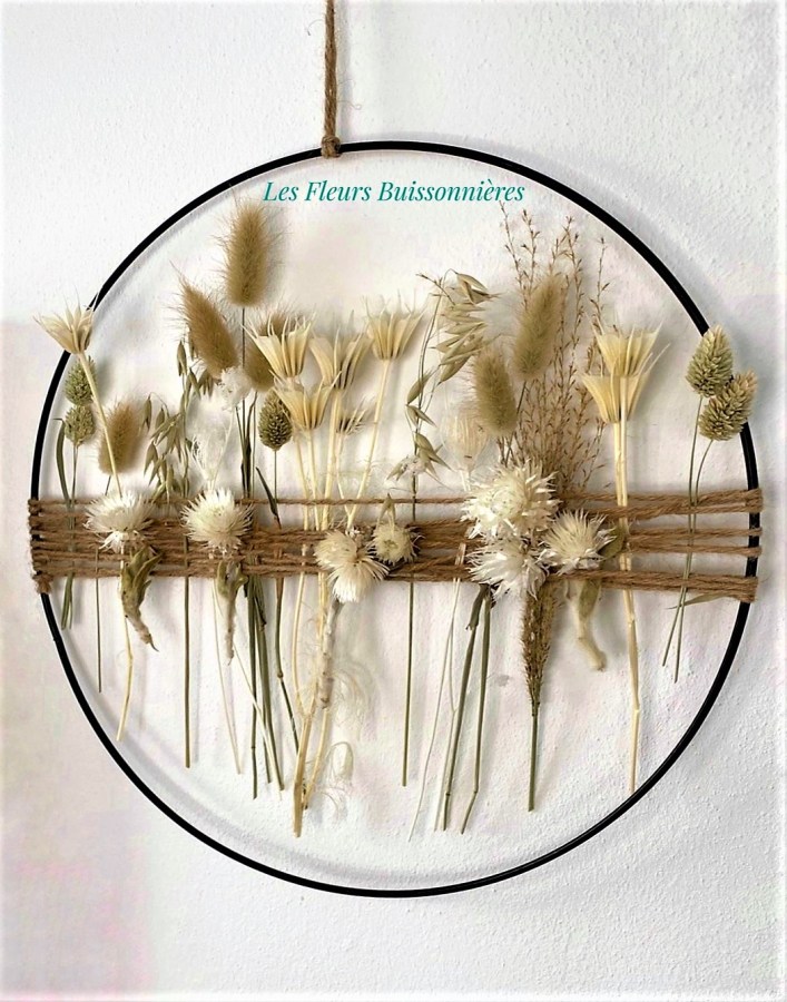 Couronne horizontale en fleurs séchées
