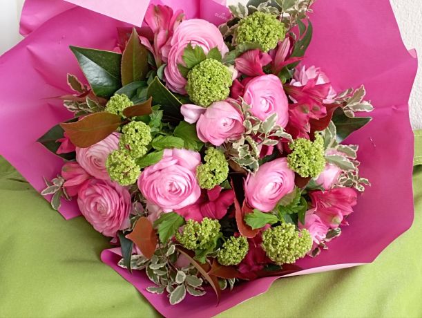 Bouquet de pivoines et autres fleurs