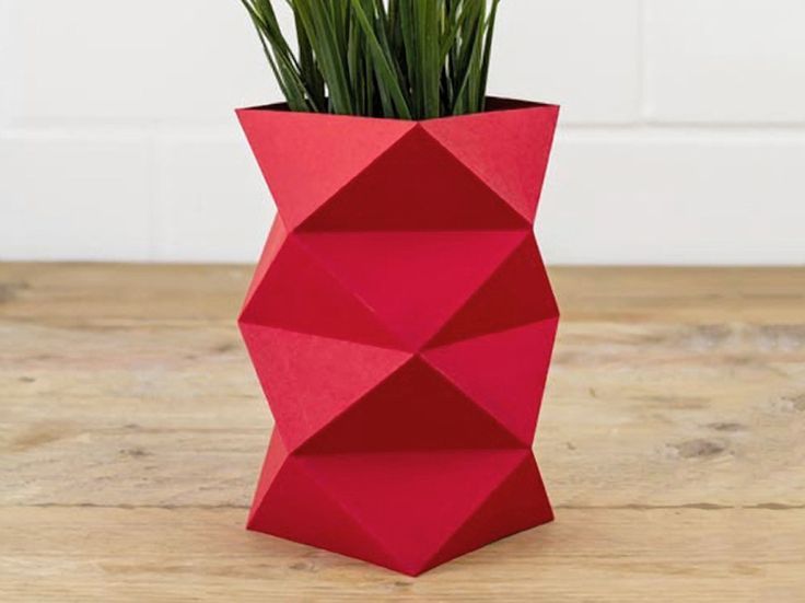 Vase style origami tout en etaant fantaisie il s'adapte à peu près à tous les styles de bouquet