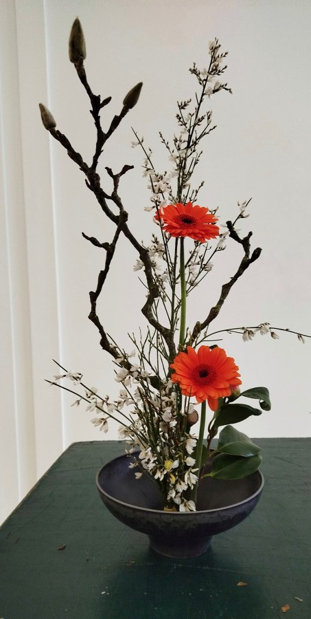 Composition dans le style Ikebana . 